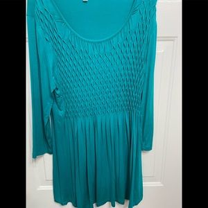 Beautiful Women's Teal Top with rhinestones